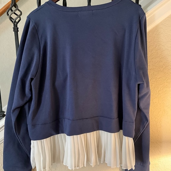 sweatshirt with pleated bottom - Picture 2 of 4